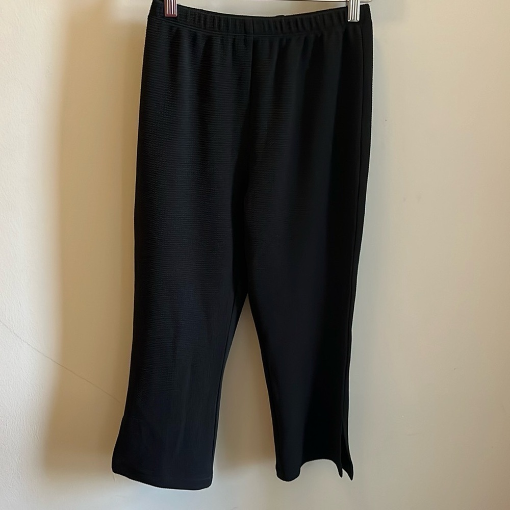 Andria Lieu Black Capri Pants NWT Size Small Elastic Waistband